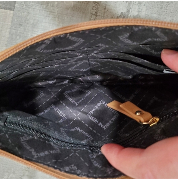 Nine west floral wristlet - Picture 6 of 7